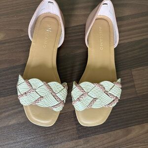 Andiamo Women's Cream and Tan Sandals